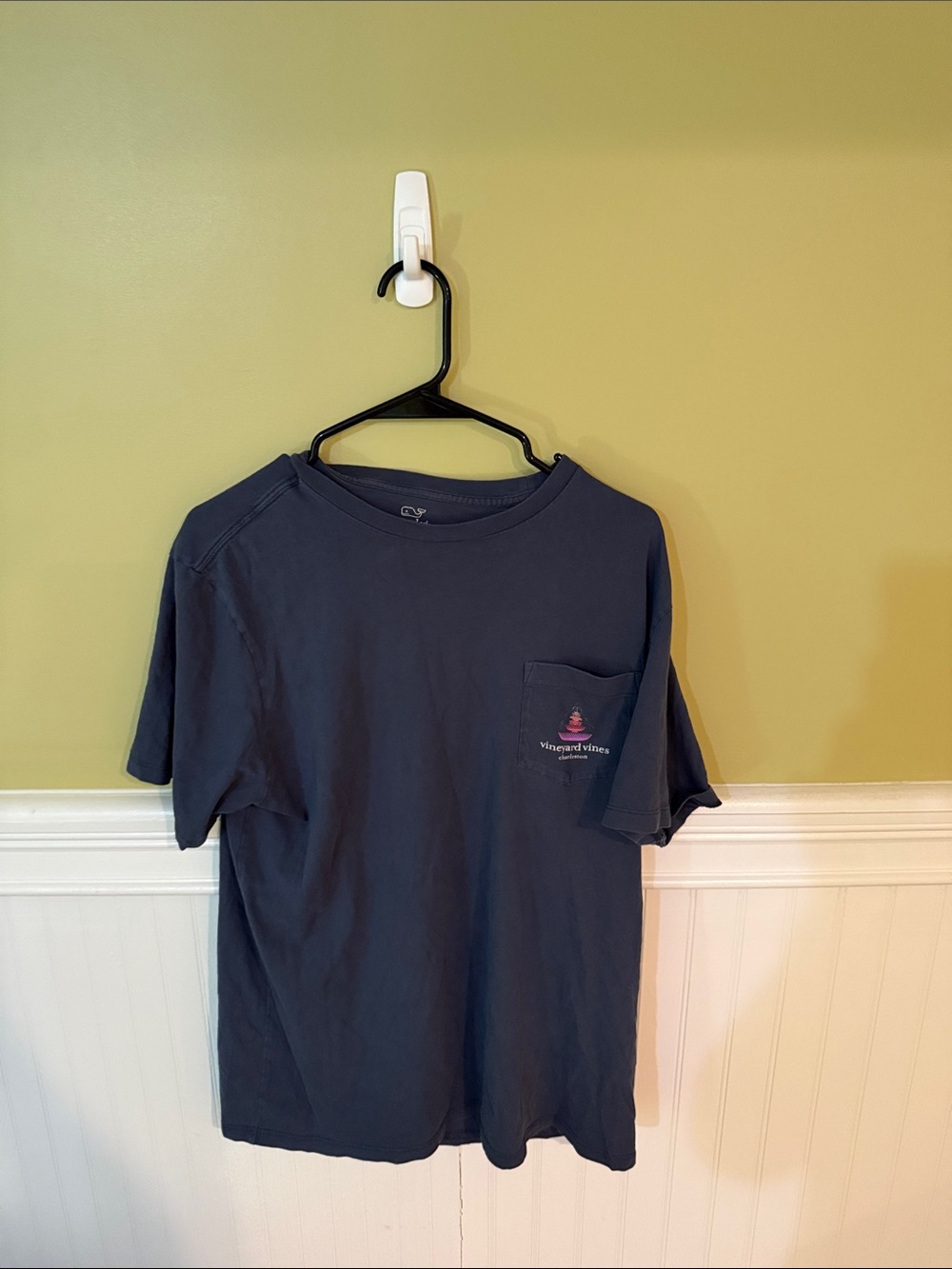 Men's Size M Charleston Vineyard Vines Navy Short Sleeve Pocket Tee